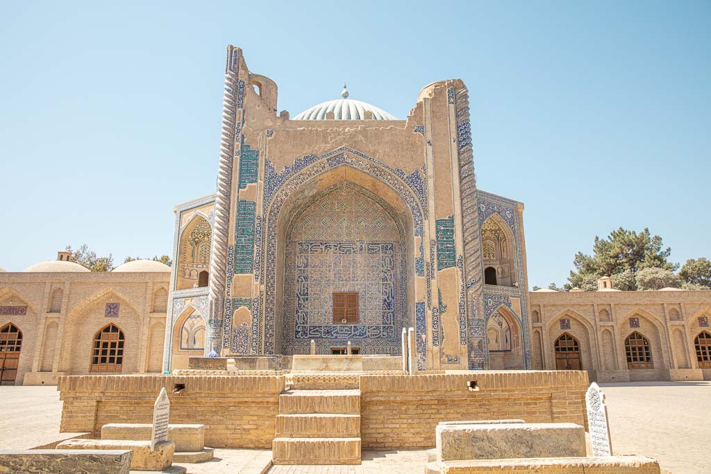 A photograph of the Khodja Parsa Mausoleum in Balkh, a central asian Islamic architectural style building.